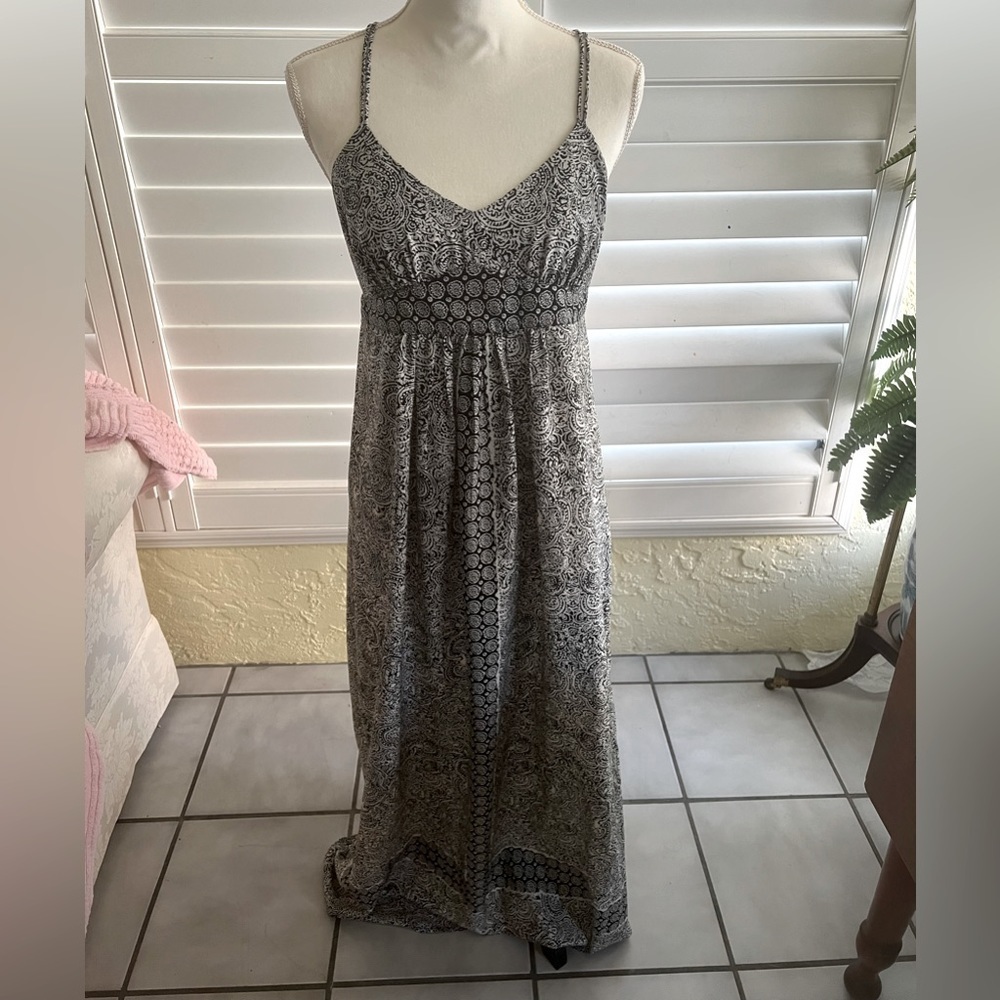 Ann Taylor Sz 4 Black & White Paisley / Boho Maxi Dress. Excellent Condition